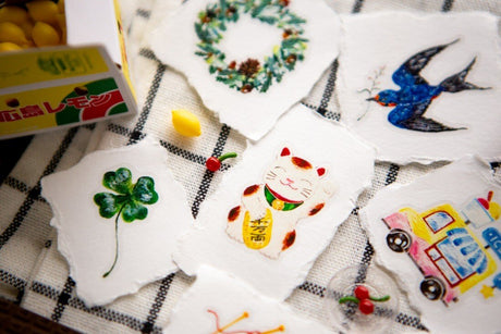 In everyday life,
there are always moments when we wish for a little bit of luck.

Paper cranes for good health, tiny fortune cookies,
a star on a barn door, a four-leaf clover…

The illustrations from this year’s Fortune planner into die-cut PET tapes.