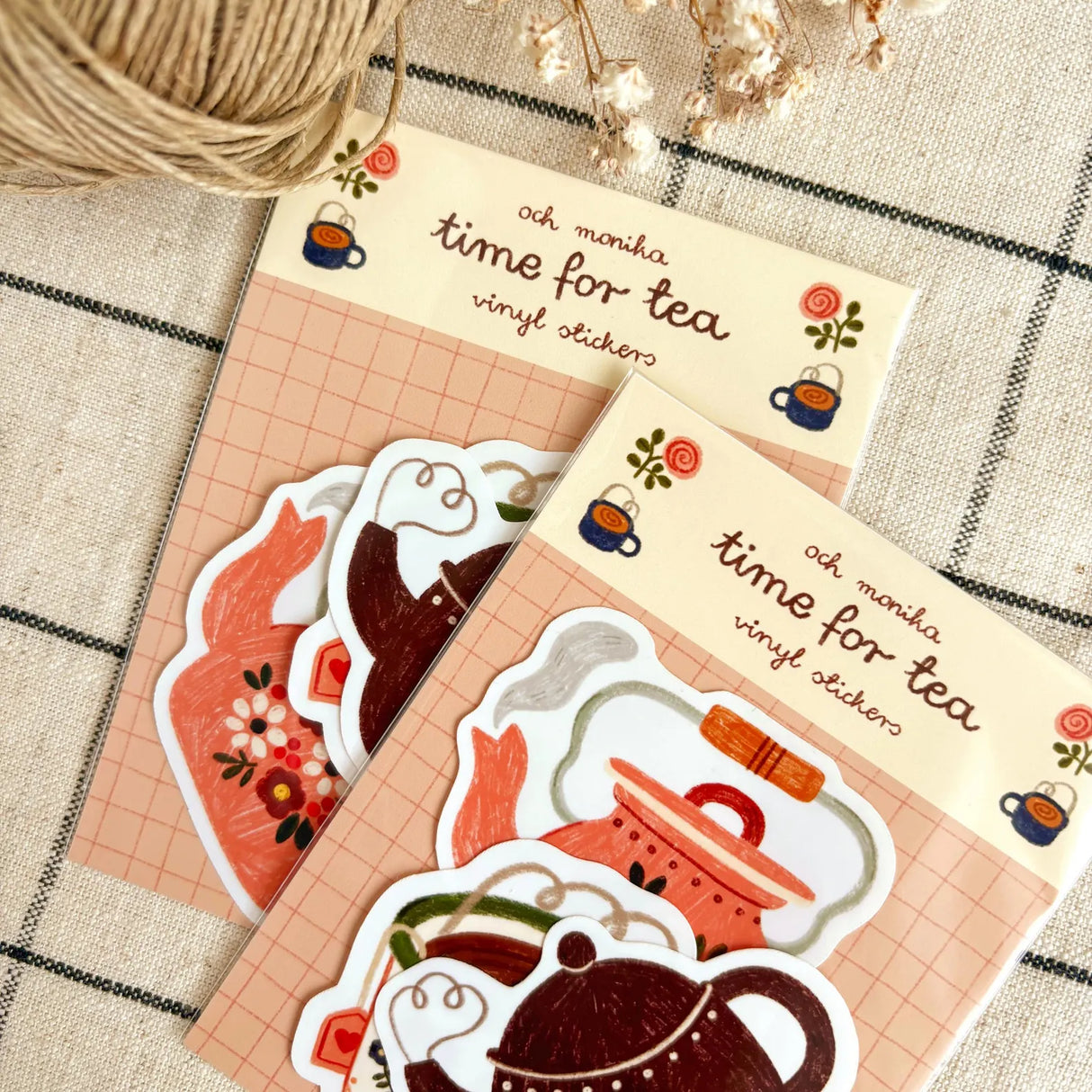 A gentle little treat for tea lovers and slow living souls ☕🌷 This vinyl sticker pack includes three sweet illustrations inspired by warm tea breaks and floral tea pots. Decorate your planner, water bottle or happy mail with these charming designs! Makes a perfect little gift or a thoughtful extra to a present 💌