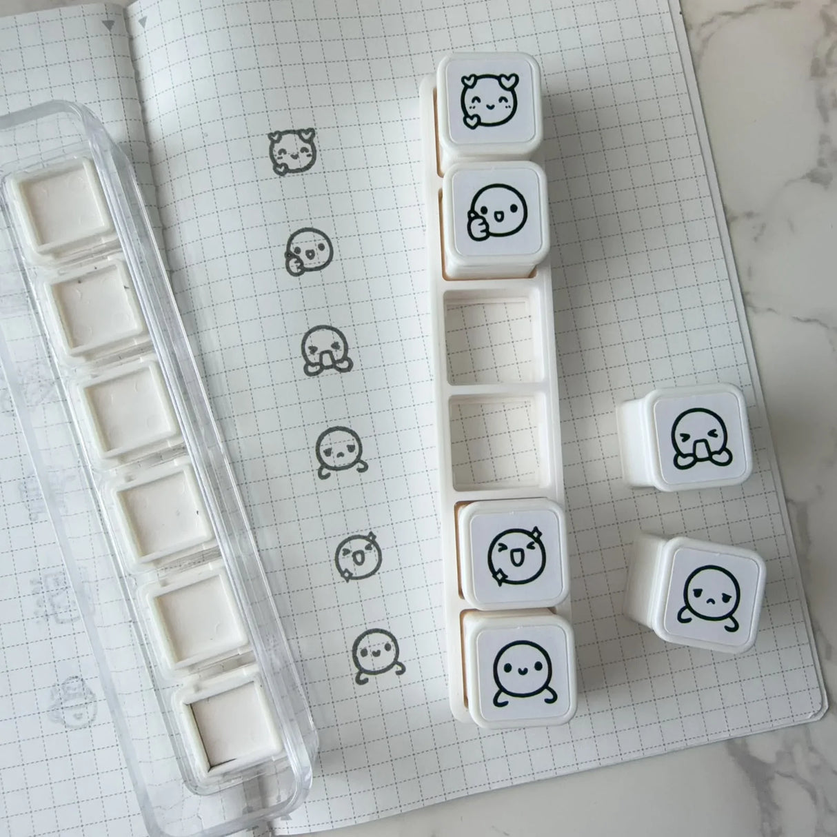 Once More With Love 6 in 1 Punch Stamp - Munchkin Emotions

6-in-1 removable stamps for expressing emotions through Munchkins!

Can be used right in the bracket or taken out for more precise stamping. The stamps are self-inking and come in a transparent case!

***IMPORTANT:&nbsp;Stamps come very well inked. Make sure you use scrap paper to stamp off excess ink prior to using in your notebooks

STAMP SET SIZE:&nbsp;10.75cm&nbsp;(L) x 2.5cm (W) x 2.75cm (H)
INDIVIDUAL STAMP SIZE:&nbsp;1.5cm x 1.5cm
INK COLOUR