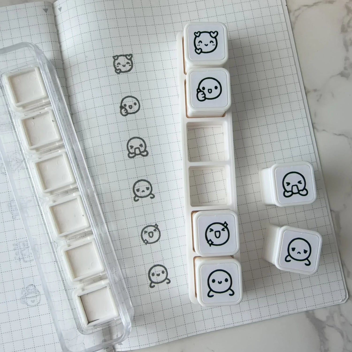 Once More With Love 6 in 1 Punch Stamp - Munchkin Emotions

6-in-1 removable stamps for expressing emotions through Munchkins!

Can be used right in the bracket or taken out for more precise stamping. The stamps are self-inking and come in a transparent case!

***IMPORTANT:&nbsp;Stamps come very well inked. Make sure you use scrap paper to stamp off excess ink prior to using in your notebooks

STAMP SET SIZE:&nbsp;10.75cm&nbsp;(L) x 2.5cm (W) x 2.75cm (H)
INDIVIDUAL STAMP SIZE:&nbsp;1.5cm x 1.5cm
INK COLOUR