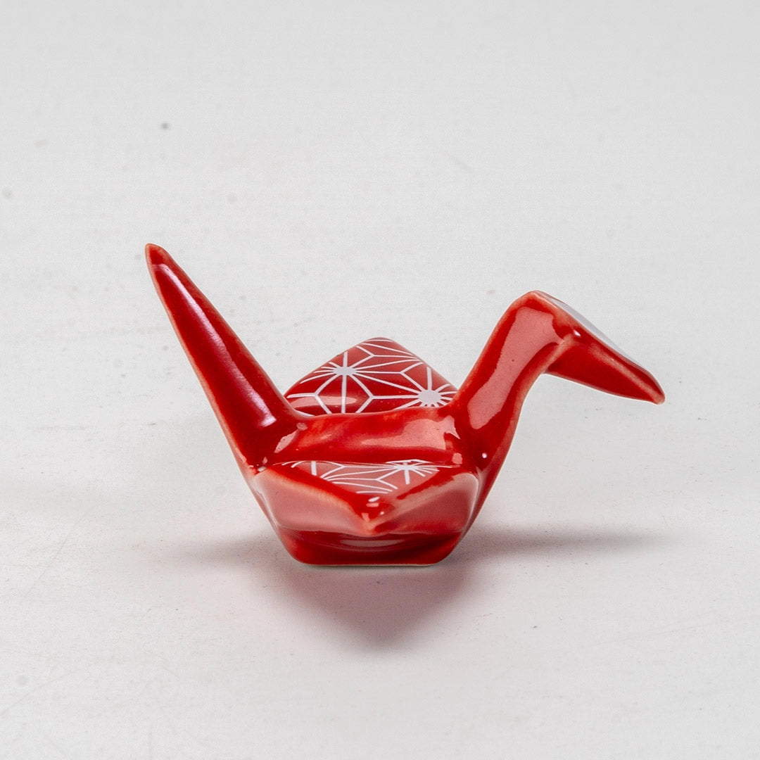 These cute ceramic rests are a perfect stationery addition to your desk! Use them for pens, paint brushes, or take them to your kitchen as a chopstick rest!

Size:2"L
Material: Porcelain
Weight: 1.6 oz
Origin: China