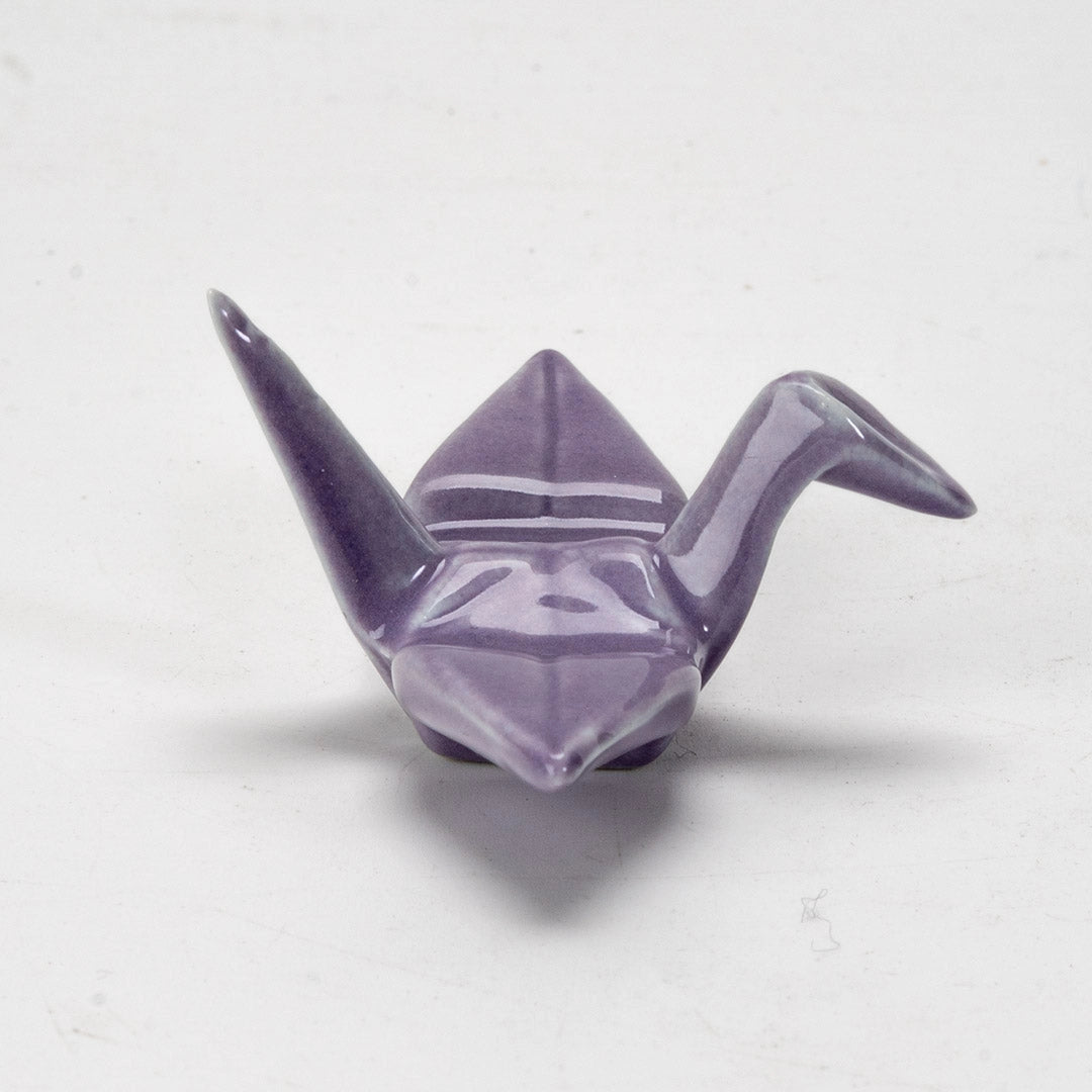 These cute ceramic rests are a perfect stationery addition to your desk! Use them for pens, paint brushes, or take them to your kitchen as a chopstick rest!

Size:2"L
Material: Porcelain
Weight: 1.6 oz
Origin: China