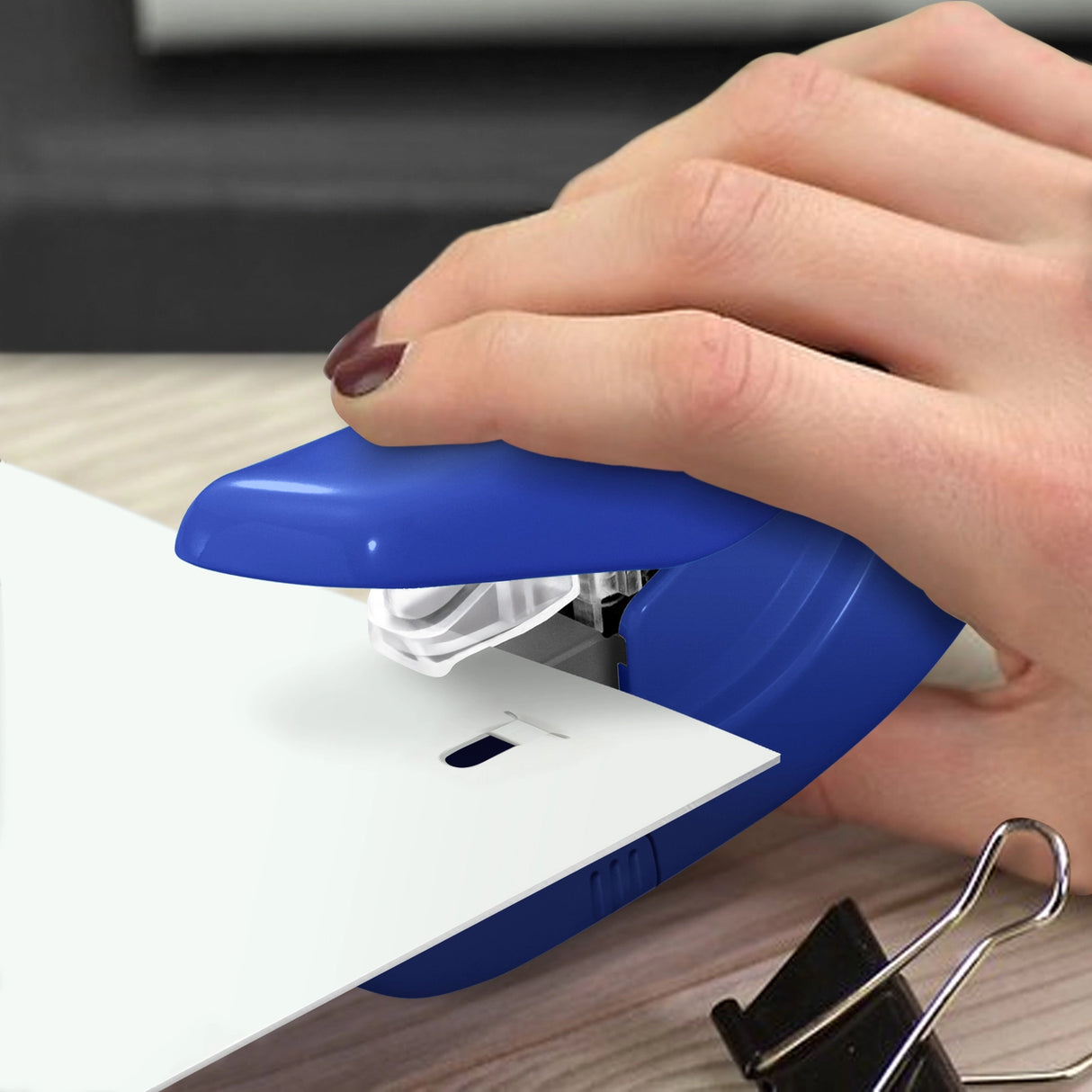 This clinch stapler lets you quickly fasten paper without the use of staples. Never buy staples again.&nbsp;It fastens up to five sheets of paper at a time with a unique inter-folding process.&nbsp;Always ready to use—never worry about running out of staples and safe for children to use.

"Stapled" documents are paper shredder safe.

Perfect for school, home and office.