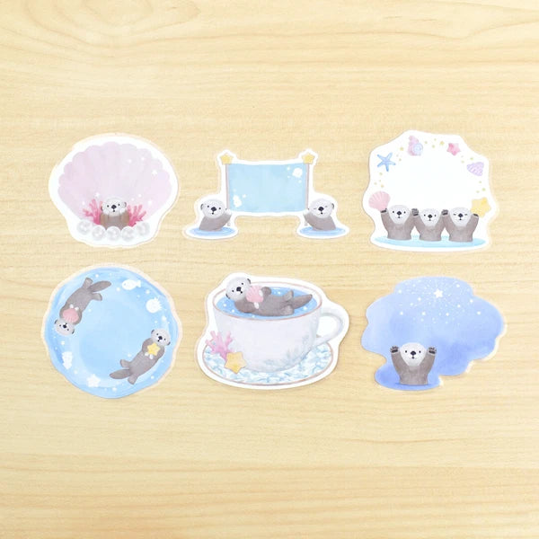 These flake sticky notes are designed by illustrator MILINA
They feature a weak adhesive, full-surface adhesive, and are die-cut so you can write on them with water-based pens, oil-based pens, or pencils.
Perfect for quick notes or adding decoration to your planner.

6 designs x 5 each (Total 30pcs)
Weak-adhesive
Includes 1 pack