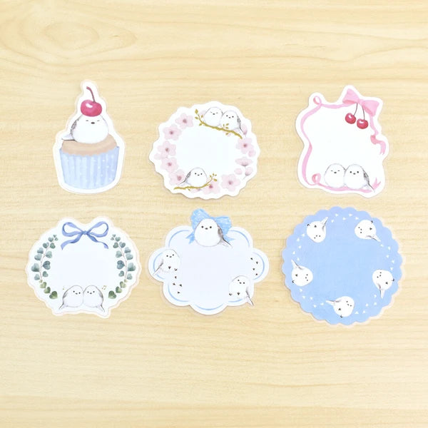 These flake sticky notes are designed by illustrator MILINA
They feature a weak adhesive, full-surface adhesive, and are die-cut so you can write on them with water-based pens, oil-based pens, or pencils.
Perfect for quick notes or adding decoration to your planner.

6 designs x 5 each (Total 30pcs)
Weak-adhesive
Includes 1 pack