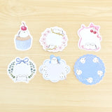 These flake sticky notes are designed by illustrator MILINA
They feature a weak adhesive, full-surface adhesive, and are die-cut so you can write on them with water-based pens, oil-based pens, or pencils.
Perfect for quick notes or adding decoration to your planner.

6 designs x 5 each (Total 30pcs)
Weak-adhesive
Includes 1 pack