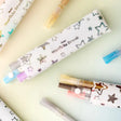 This is a limited edition starter set that combines the original multi-case with one color of Starflake Blush and two colors of "Milky Blush". It also comes with a leaflet with tips and examples for color matching.

Starflake Blush Glitter-only brush pen

The base ink is colorless and transparent, so you can draw on top of text and illustrations. In addition, by layering the glitter, it is easy to adjust the amount of glitter, allowing you to freely create your desired level of brilliance.