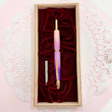 For 35 years, Kin Chi has been part of countless writing moments, each stroke as soft as moonlight and as fluid as starlight.

To honor this milestone, Kin Chi introduces the 35th‑anniversary Pilot Capless Starry Moon. Its pink‑to‑purple gradient, paired with matte gold moon and star motifs, reflects the quiet brilliance of the night sky and celebrates Kin Chi’s luminous 35‑year journey.