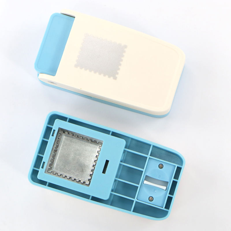 This craft rectangular hole punch is made of high-quality plastic and stainless steel. Its smooth lever-assisted mechanism allows for quick cutting of cardstock, enabling clean and efficient one-handed operation.&nbsp;

This rectangular stamp pattern hole punch is suitable for making gift labels, greeting cards, message cards, art and design projects, bookmarks, and other DIY projects. Designed for beginners and experienced crafters alike, it's suitable for card making, scrapbook pages, birthday cards, Chri