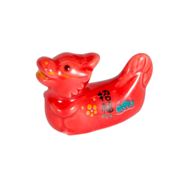 These cute ceramic rests are a perfect stationery addition to your desk! Use them for pens, paint brushes, or take them to your kitchen as a chopstick rest!

Size: 2"
Material: Ceramic
Weight:1.6 oz (45.36 g)
Origin: China