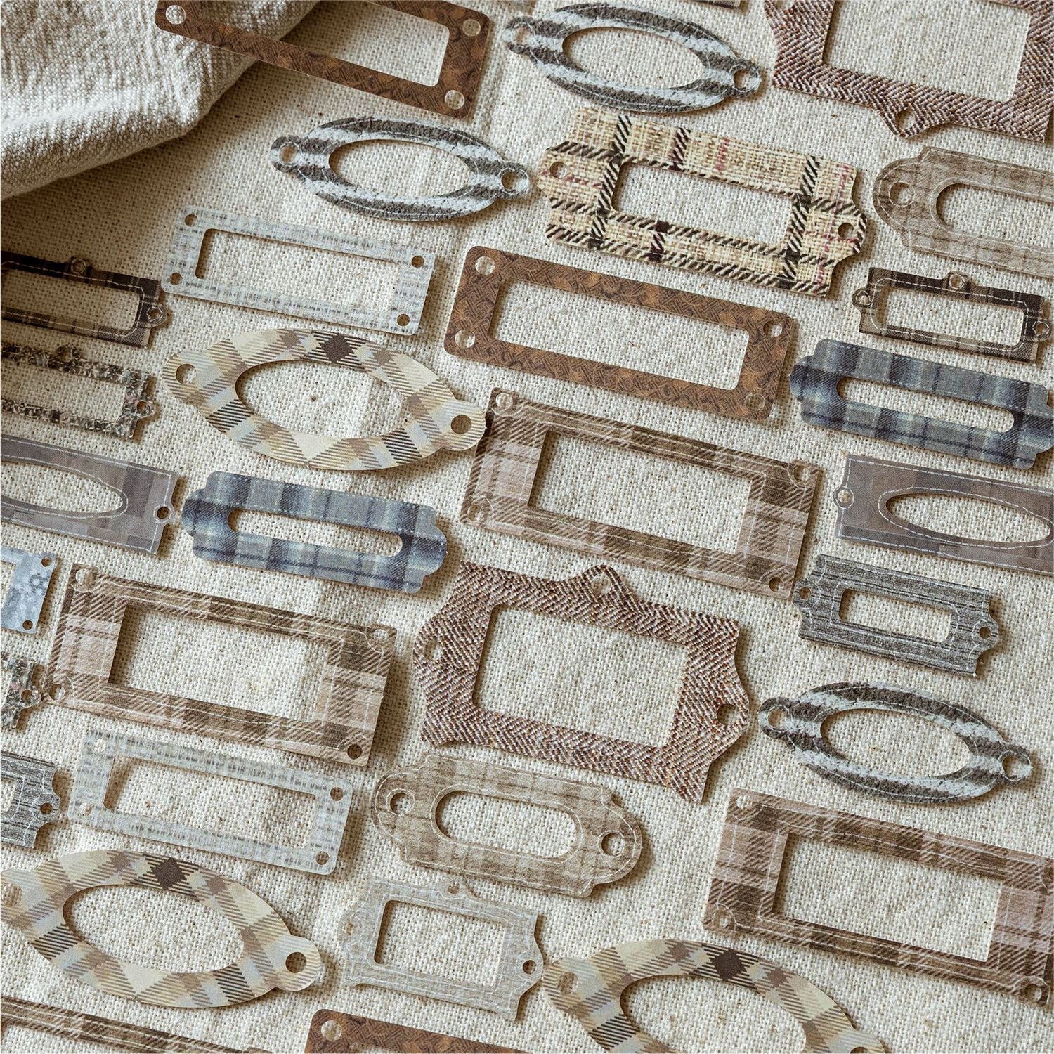 Classic retro card slot with vintage texture stickers that instantly transform your pages into a retro style. These can be used creatively and paired with a 3D mechanism to make your handbag full of vintage surprises!