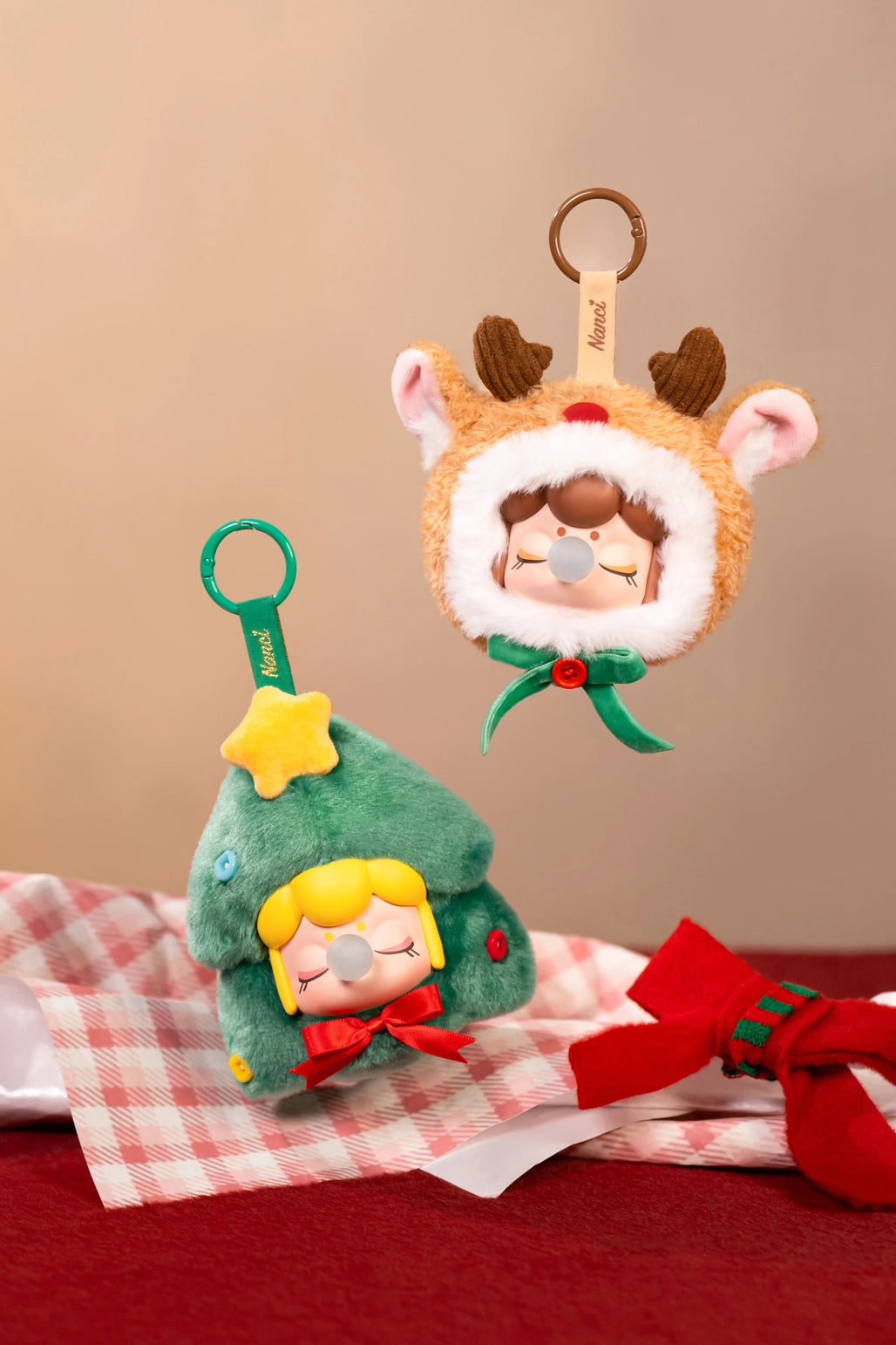 Rolife Nanci Christmas Gift Plush Pendant Blind Box

Surprise Plush Pendants: This series includes 4 different plush pendants.&nbsp;

Box size:105*102*140 mm