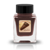 すらのドイツ紀行 01 Sachertorte&nbsp;Ink

The Sura &amp; Gucchi Collection is a collaboration with 2 ink masters who developed the color palette and are known for unique and vibrant colors. These inks are a tribute to the unique ink making styles within their community.&nbsp;

RGB: 91, 56, 51
Brown with gold sheen

30ml