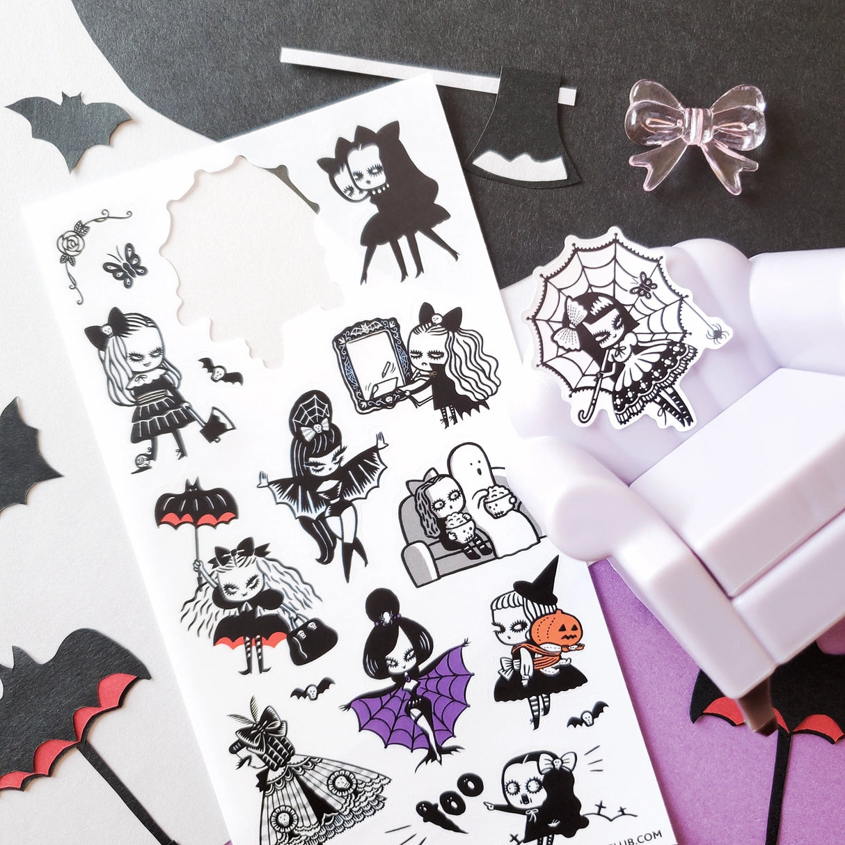🖤🎀 These ghoulish gals by @miznawada have killer style—bat capes, spiderweb umbrellas, matching with their ghost BFFs for movie night (popcorn mandatory), and slaying every look from cemetery-chic to vampire glam. It’s giving goth girl energy with a sprinkle of mischief and a whole lot of cute. Catch us summoning spirits and fashion inspo.