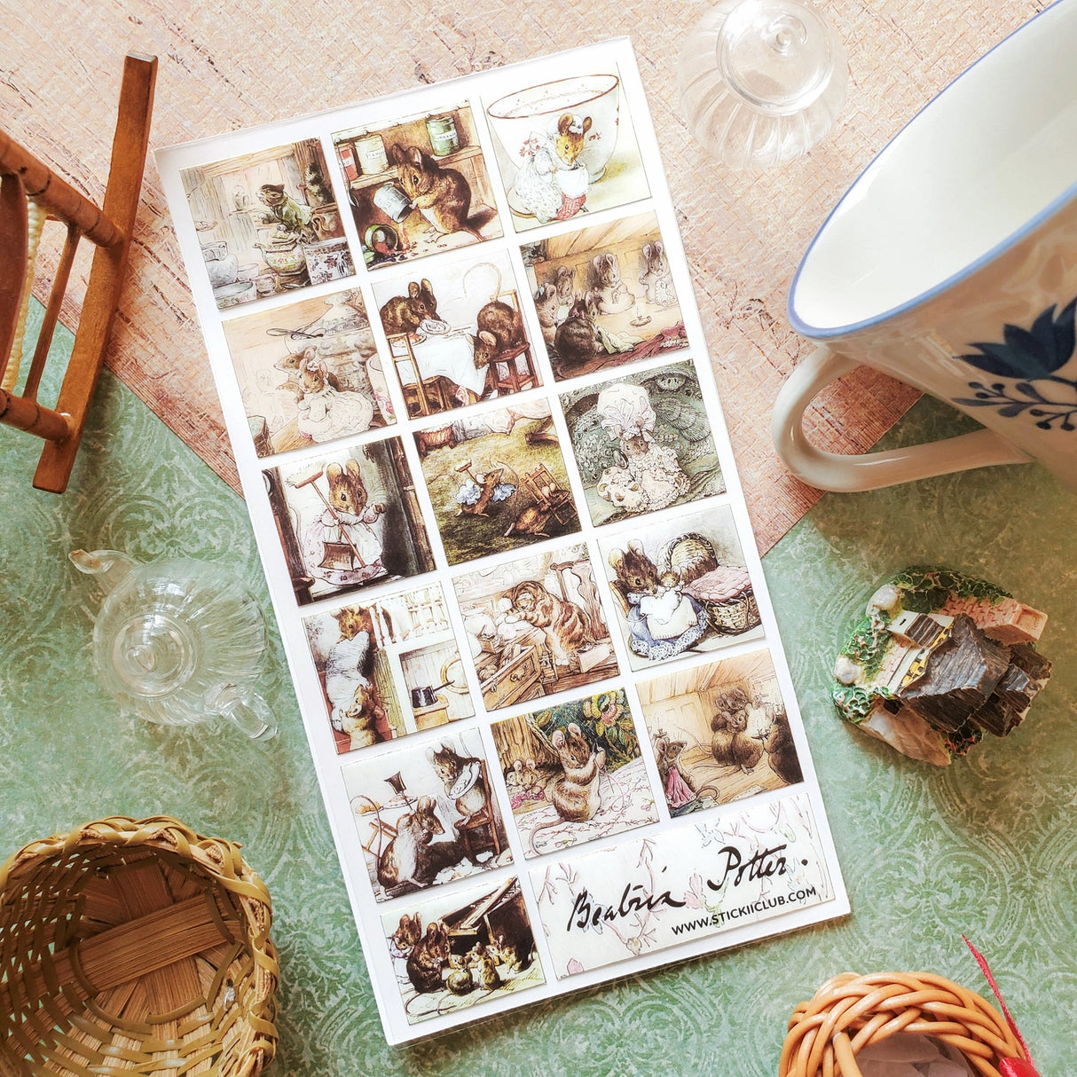 🕯️🐭 Step into a charming little world where mice bustle about in dainty aprons and waistcoats, tending to their snug homes. From sipping tea beside a warm fire to stitching quilts by candlelight, this set by Beatrix Potter is steeped in gentle whimsy and timeless coziness.