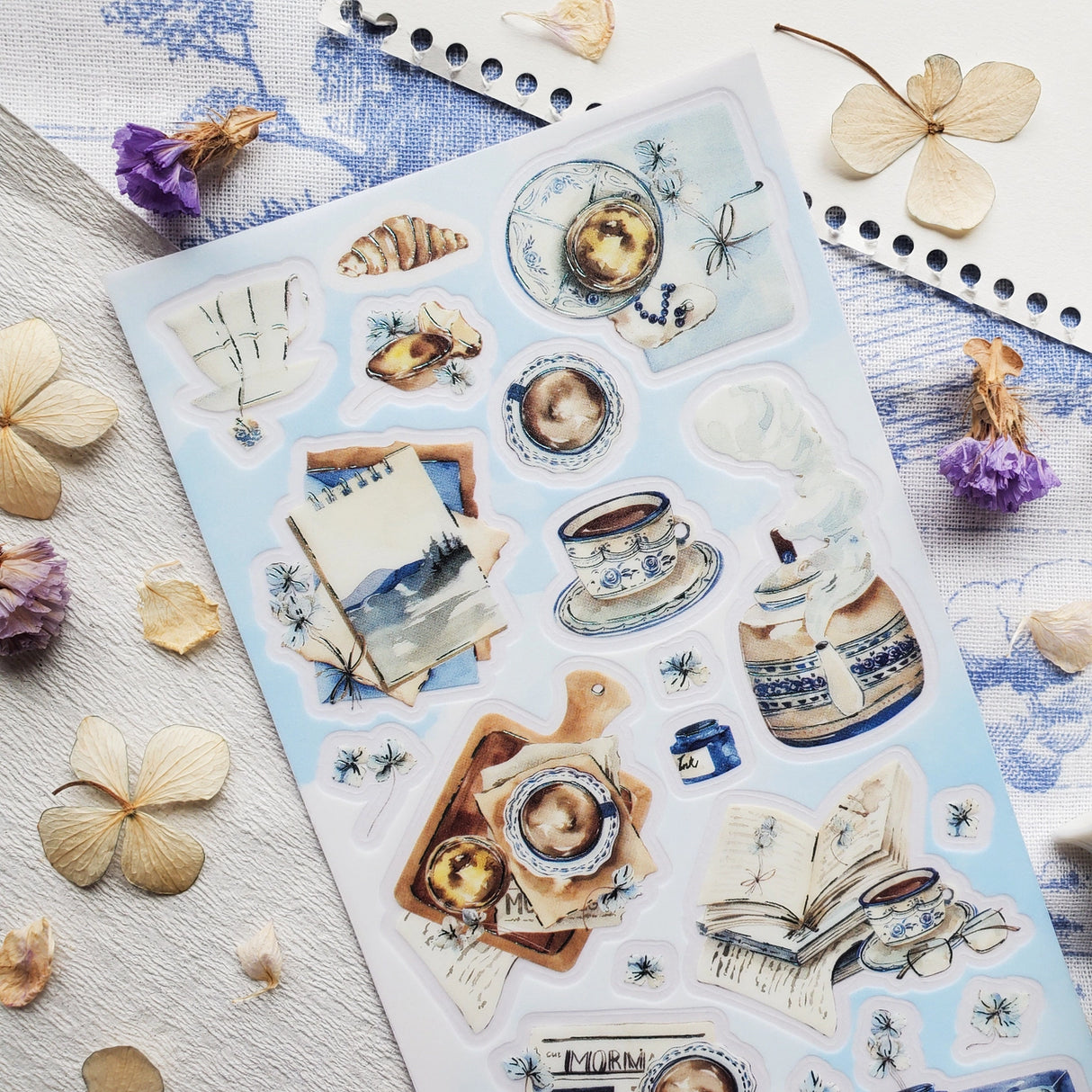 STICKII Peaceful Tea Time Sticker Sheet

☕🌸 Start your day with the calm beauty of @alena_maslyana's serene morning moments. With delicate cups of tea, warm croissants, and cozy notebooks, this peaceful sheet captures the perfect quiet morning