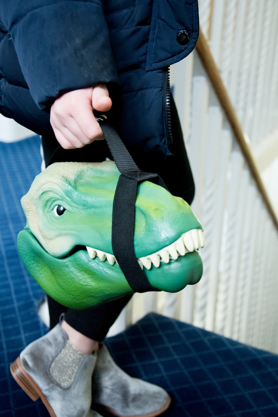 Keep your snacks safe from extinction with this fierce T-Rex head lunchbox. Made from durable polypropylene with a secure silicone lining and a sturdy fabric carry handle, it’s tough enough for any Jurassic adventure. Big enough for sandwiches, fruit, and treats — or for storing toys, crayons, or fossils — this versatile case is perfect for school, play, or travel.