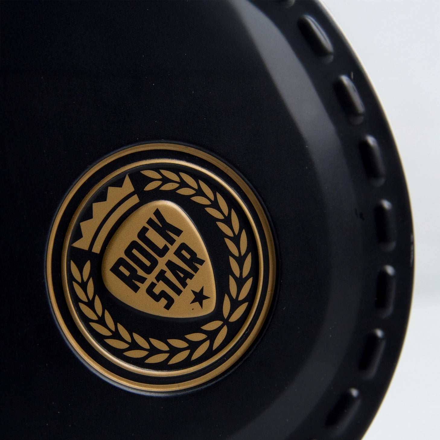 Lunch just got loud. This guitar-shaped tin lunchbox brings rock-n-roll attitude to school, work, or picnics. Keep sandwiches and snacks secure with a sturdy latch and carry handle, then personalise your case with the included set of stickers – just like a real tour pro. Made from durable, food-grade tin and designed to last, it’s the coolest way to carry your lunch on the road.