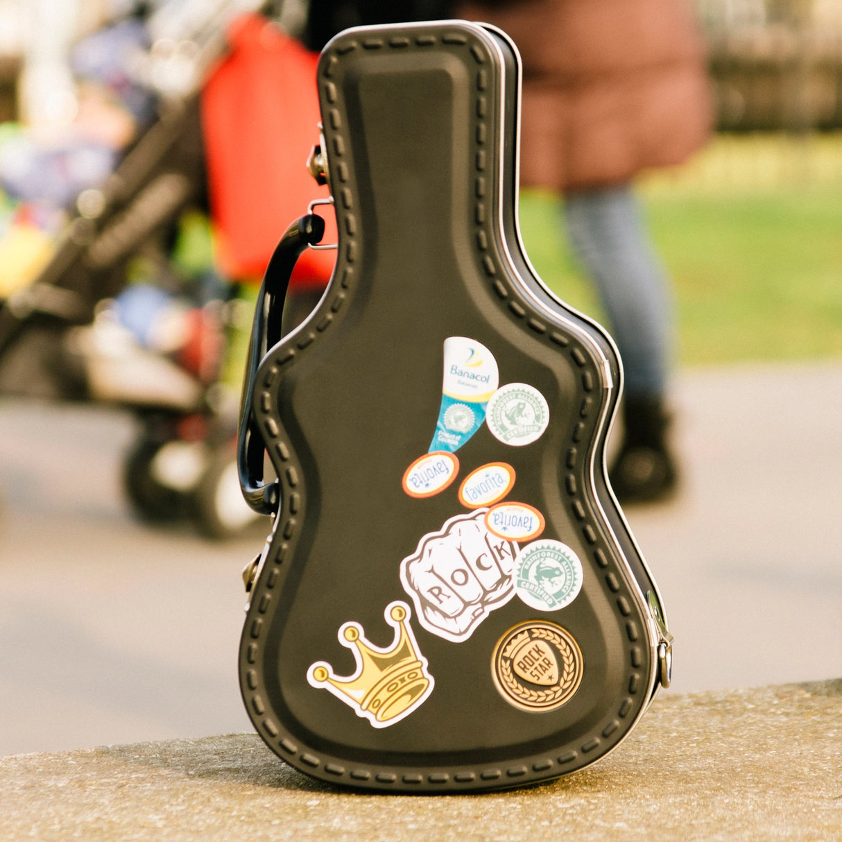 Lunch just got loud. This guitar-shaped tin lunchbox brings rock-n-roll attitude to school, work, or picnics. Keep sandwiches and snacks secure with a sturdy latch and carry handle, then personalise your case with the included set of stickers – just like a real tour pro. Made from durable, food-grade tin and designed to last, it’s the coolest way to carry your lunch on the road.