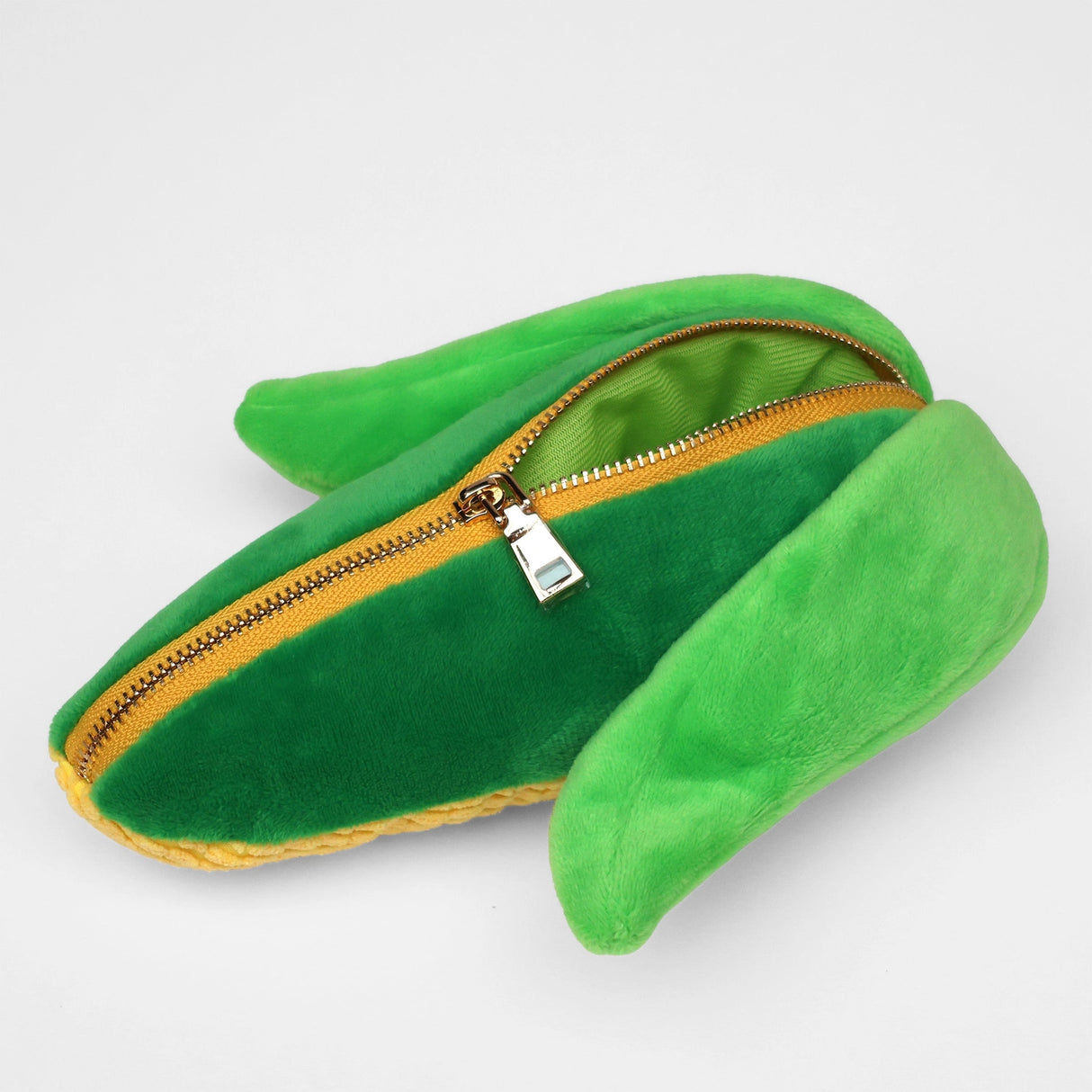 SUCK UK Plush Pouch - Sweetcorn

Plush corn on the cob shaped case with gold zip. Store your belongings in style by filling your corn full. Butter wouldn't melt!

Juicy, tasty, sweet and sour. And very cute. Stuff your stuff into something soft, and squishy. Delicious looking plush zip pouches look like foodie treats but instead of calories, they hold your everyday essentials. Perfect for pens, cables, cosmetics, or whatever bits and bobs you need to stash on the go. Soft-touch plush exterior. Secure zip cl