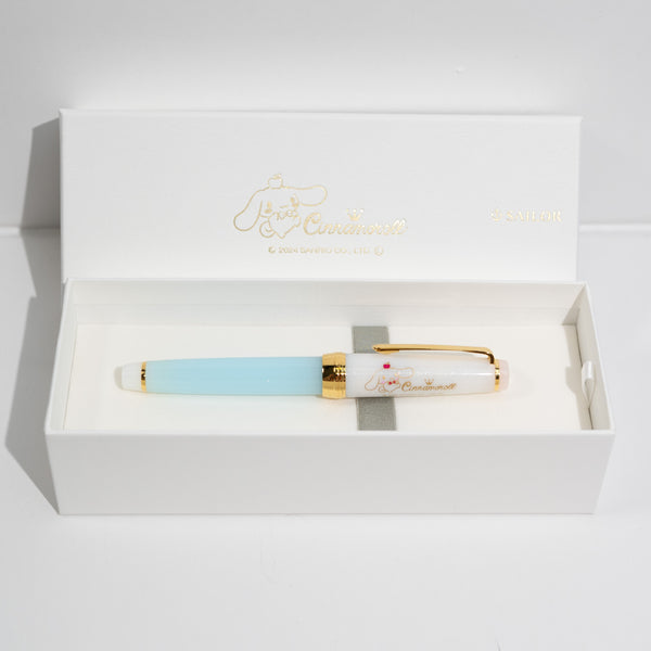 Sanrio x Sailor collaboration features the beloved character Cinnamoroll on a limited‑edition Professional Gear Slim. The 14k gold nib is engraved with Cinnamoroll’s sweet face, paired with a soft pastel colorway and an illustrated cap.