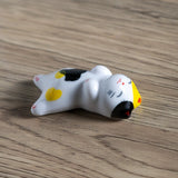These cute ceramic rests are a perfect stationery addition to your desk! Use them for pens, paint brushes, or take them to your kitchen as a chopstick rest!

Size: 2"
Material: Ceramic
Weight:1.6 oz (45.36 g)
Origin: China