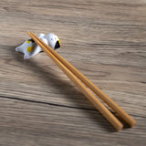 These cute ceramic rests are a perfect stationery addition to your desk! Use them for pens, paint brushes, or take them to your kitchen as a chopstick rest!

Size: 2"
Material: Ceramic
Weight:1.6 oz (45.36 g)
Origin: China