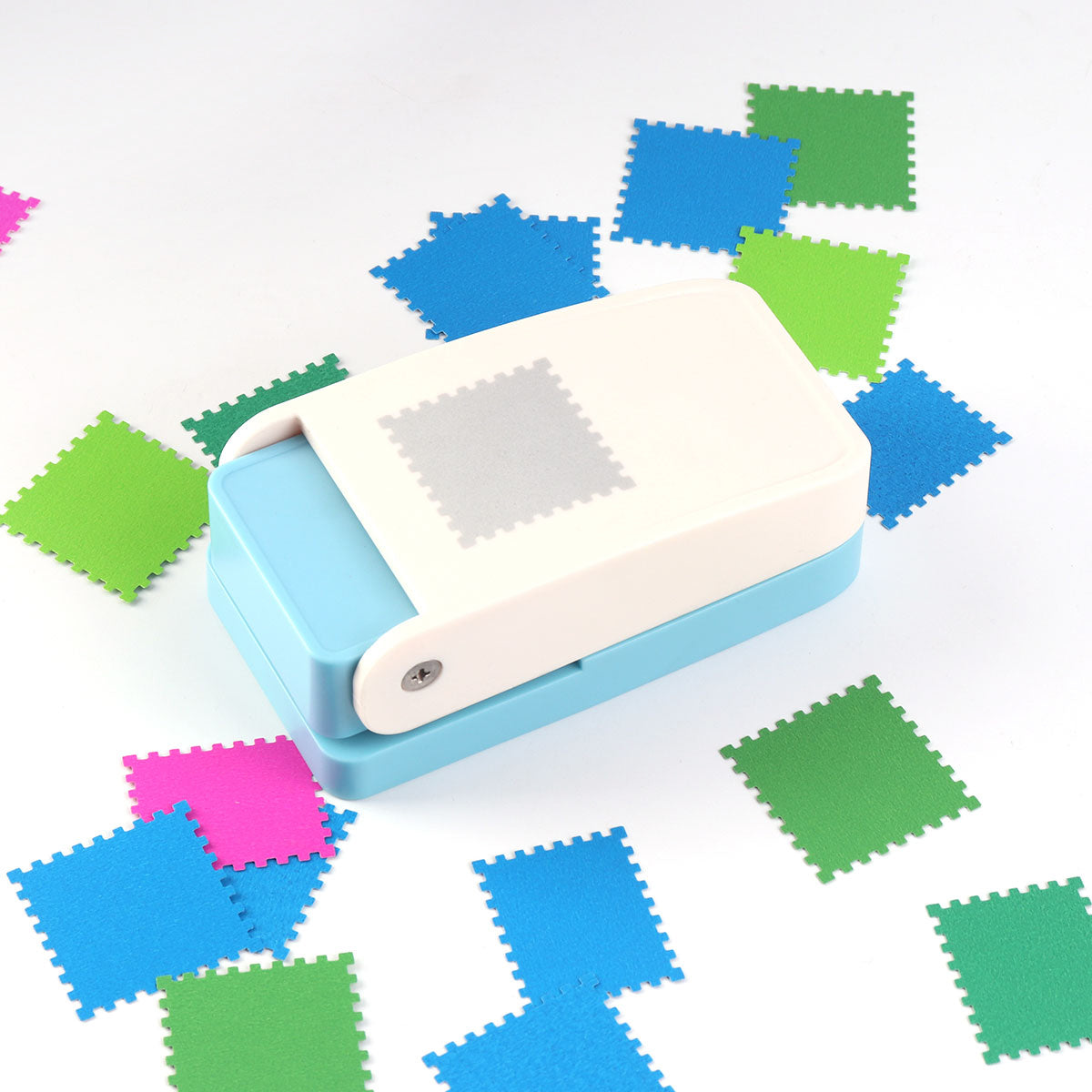 This craft square hole punch is made of high-quality plastic and stainless steel. Its smooth lever-assisted mechanism allows for quick cutting of cardstock, enabling clean and efficient one-handed operation.&nbsp;

This square stamp pattern hole punch is suitable for making gift labels, greeting cards, message cards, art and design projects, bookmarks, and other DIY projects. Designed for beginners and experienced crafters alike, it's suitable for card making, scrapbook pages, birthday cards, Christmas card