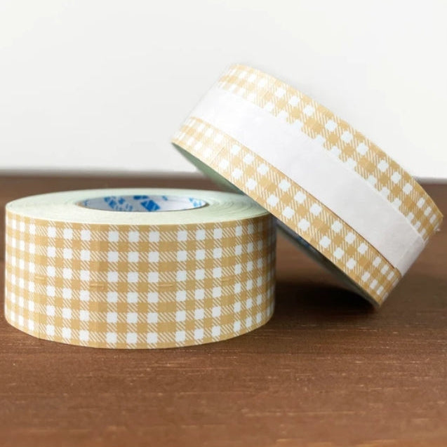 Stamp Marche Gingham Label Sticker Roll - Beige

Label stickers with Stamp Marche original designs.&nbsp;These are stickers originally for price tag applicators,now featuring a gingham check pattern!&nbsp;They can also be used to seal letters and envelopes, or as decorative materials for your planner. Fold them in half to use as index stickers or write or stamp them. Each pack contains 1,000 stickers with the same design, making them ideal for daily use or sharing.

Product Size: Approx. 55 x 21.6 mm in dia
