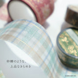 A new glitter tape with an elegant sparkle like sugar crystals is now available.
It is perfect for a gift or letter wrapping for a little special occasion.
Available in floral patterns that can be decorated more elegantly, and plaid patterns that are easy to use even in casual situations.

Material: CPP Special Processing Raw Fabric / Gold Hot
30mm wide × 3m long