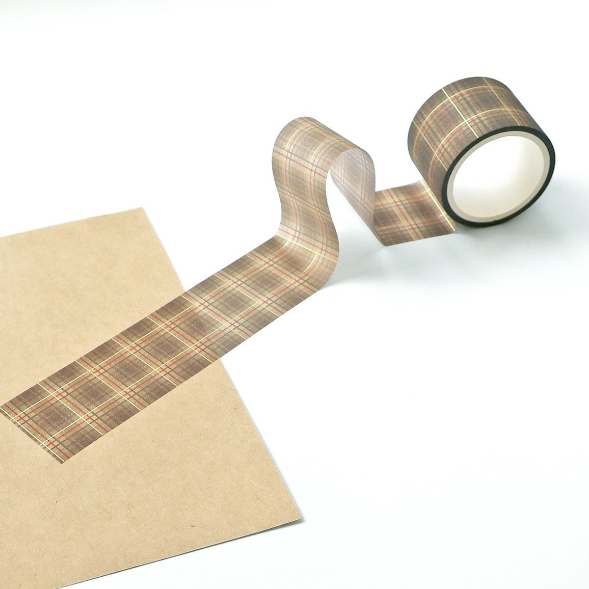 A new glitter tape with an elegant sparkle like sugar crystals is now available.
It is perfect for a gift or letter wrapping for a little special occasion.
Available in floral patterns that can be decorated more elegantly, and plaid patterns that are easy to use even in casual situations.

Material: CPP Special Processing Raw Fabric / Gold Hot
30mm wide × 3m long