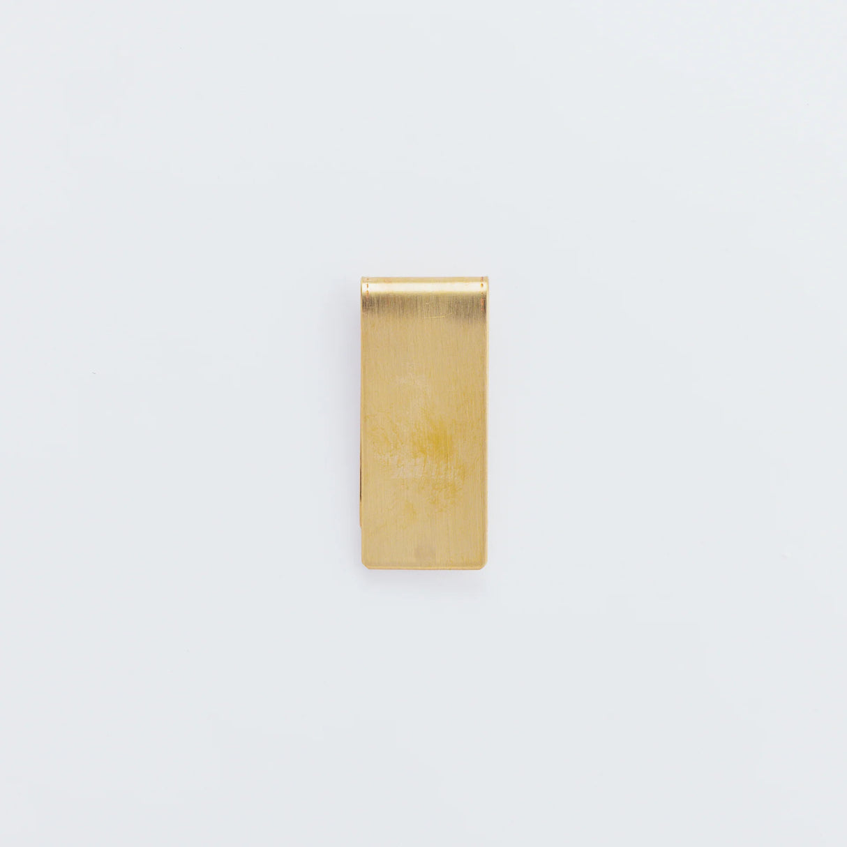 A brass money clip, handcrafted one by one with care.

Not only for holding bills—it’s also useful for keeping documents together with a notebook or planner.

Engraved with the message “God Speed You” and a lighthouse motif, wishing safe travels ahead.

Size: Approx. W2.3 x H5.3cm

As you use it, the brass will develop a natural patina over time—enjoy the changing character that comes with age.

Color: The color you see on your screen may differ from the actual product.

Brass Products

Due to the nature of