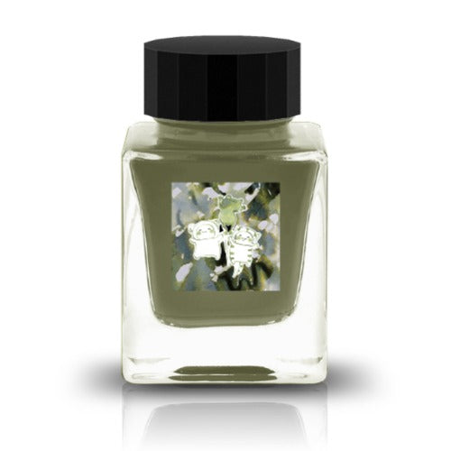 The Special Collaboration collection features inks from Tono & Lims during the "A Space Walk 2025" event in New York City! These collaboration inks shine uniquely with playful elements such as shimmer paired with fluorescent colors.