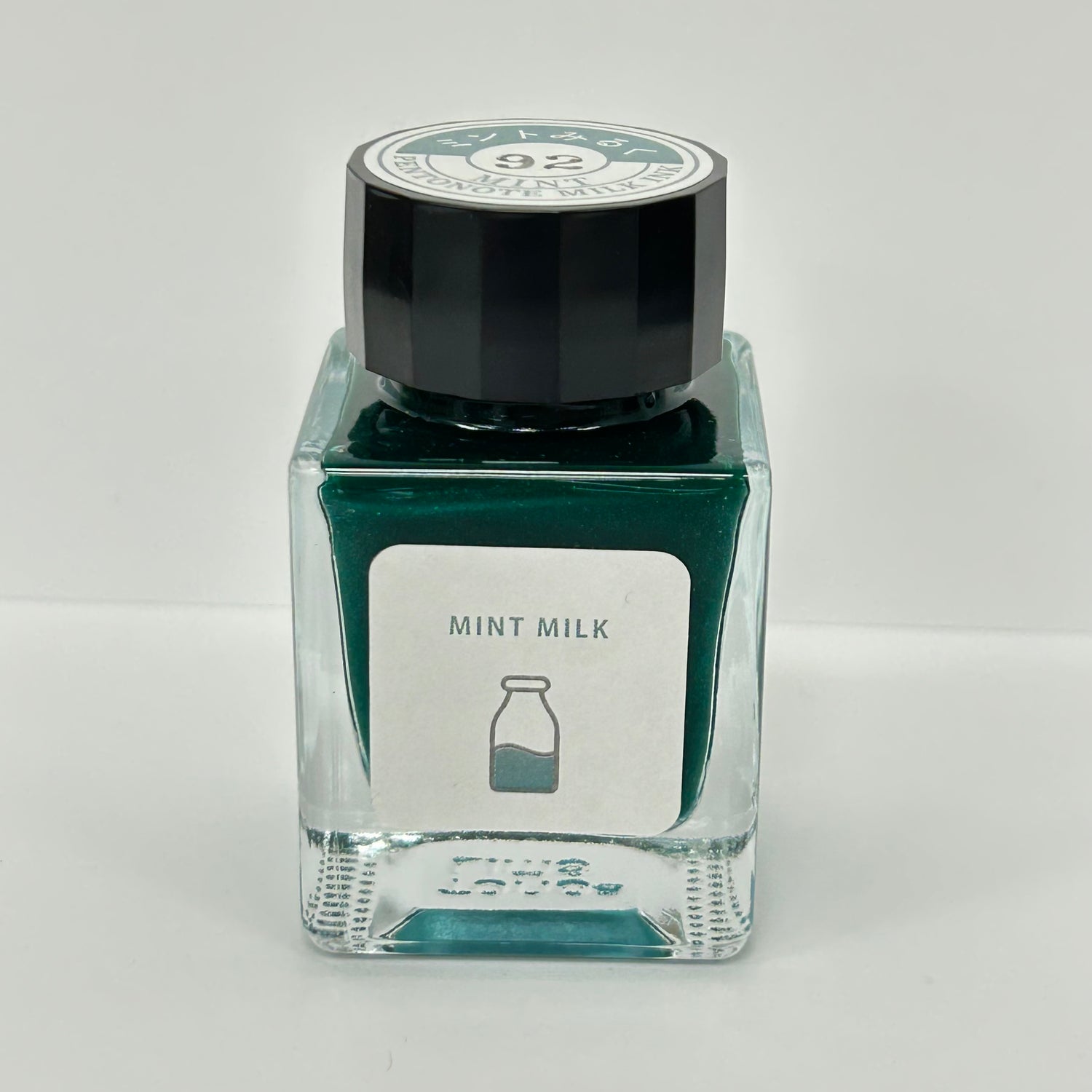 TONO &amp; LIMS Ink - Special Collaboration - Mint Milk

The Special Collaboration collection features inks from Tono &amp; Lims during the "A Space Walk 2025" event in New York City! These collaboration inks shine uniquely with playful elements such as shimmer paired with fluorescent colors.

Collaboration with&nbsp;Pentonote
30ml

Water-based Pigmented Ink