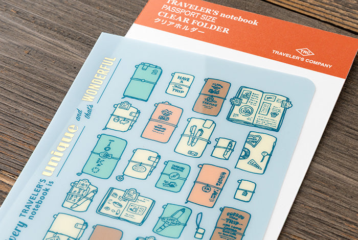 This clear folder features TRAVELER's theme for the year in which "Every TRAVELER'S notebook is unique and that's wonderful." Use this folder to hold stickers, business cards, tickets, stamps, and other scraps you may come across during your travels!