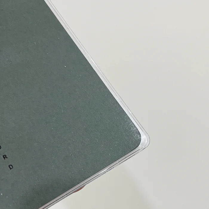 RECORD series exclusive transparent book cover, can hold 1 MASTER bullet notebook, or 2 LITE notebooks.
The outside is transparent PVC, and the folds on both sides are matte PVC, which will not stick the memo pad paper and stickers.
The four corners of the book cover are specially designed with rounded corners to make the book cover and notebook more compliant.
20 x 17.5cm

Clear Cover Only