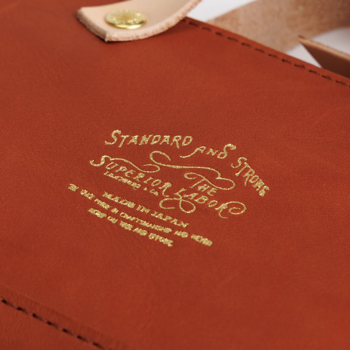 We made a miniature version of our engineer bag as a key case,and somehow, this one turned out a little bigger.

Still, the plump, playful leather pouch is fun to carry and somehow even looks delicious.

It’s sized to fit a paperback or an A6 notebook.

Size: W19.5×H12.5×D4.5cm
About the Leather – Japanese Glove Leather

Made from durable and supple Japanese glove leather, known for its lightness and strength.

Originally used for baseball gloves, this leather is highly resistant to friction and becomes sof
