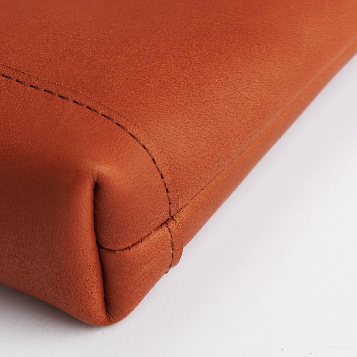 We made a miniature version of our engineer bag as a key case,and somehow, this one turned out a little bigger.

Still, the plump, playful leather pouch is fun to carry and somehow even looks delicious.

It’s sized to fit a paperback or an A6 notebook.

Size: W19.5×H12.5×D4.5cm
About the Leather – Japanese Glove Leather

Made from durable and supple Japanese glove leather, known for its lightness and strength.

Originally used for baseball gloves, this leather is highly resistant to friction and becomes sof