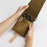 The SUPERIOR LABOR Glove Leather - Tool Holder

The discontinued tool holder&nbsp;is back with a redesigned construction.

The raw-cut edges are accented with a brass tag, and the interior logo is finished with gold foil.&nbsp;The result is a refined, elegant look that still feels light and airy.&nbsp;It’s perfect for carrying pens and other everyday tools.

Size: W10.5×H15.5×D2cm
About the Leather – Japanese Glove Leather

Made from durable and supple Japanese glove leather, known for its lightness and str