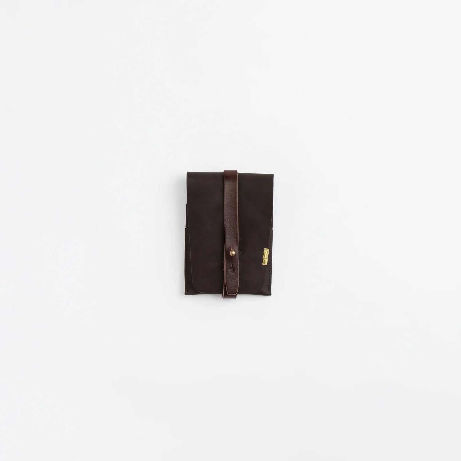 The SUPERIOR LABOR Glove Leather - Tool Holder

The discontinued tool holder&nbsp;is back with a redesigned construction.

The raw-cut edges are accented with a brass tag, and the interior logo is finished with gold foil.&nbsp;The result is a refined, elegant look that still feels light and airy.&nbsp;It’s perfect for carrying pens and other everyday tools.

Size: W10.5×H15.5×D2cm
About the Leather – Japanese Glove Leather

Made from durable and supple Japanese glove leather, known for its lightness and str