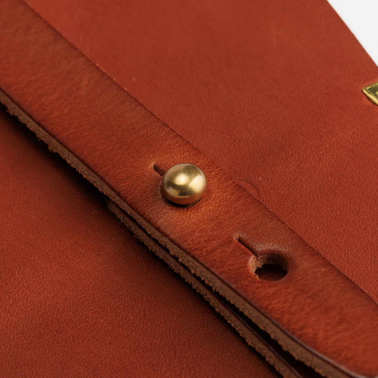 The SUPERIOR LABOR Glove Leather - Tool Holder

The discontinued tool holder&nbsp;is back with a redesigned construction.

The raw-cut edges are accented with a brass tag, and the interior logo is finished with gold foil.&nbsp;The result is a refined, elegant look that still feels light and airy.&nbsp;It’s perfect for carrying pens and other everyday tools.

Size: W10.5×H15.5×D2cm
About the Leather – Japanese Glove Leather

Made from durable and supple Japanese glove leather, known for its lightness and str