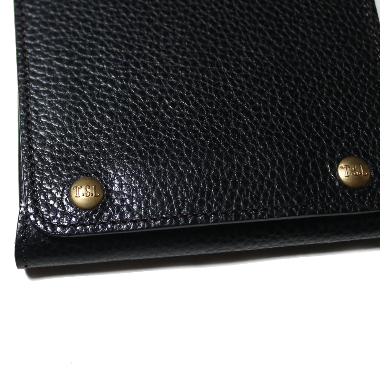 This case for fountain pens can hold five pens individually.

Lined with pig suede for a luxurious look and feel, your precious pens will be well protected and carried.

The buttons are original, made of solid brass and stamped with T.S.L.

SIZE :&nbsp;L13cm × H15cm


COLOR : Camel / Brown&nbsp;/ Black


MATERIAL :&nbsp;Cow leather

Leather Products:

The leather used in this product is natural leather.
We do not use scratches that lead to tears or rips, but we use scratches and wrinkles that are originally