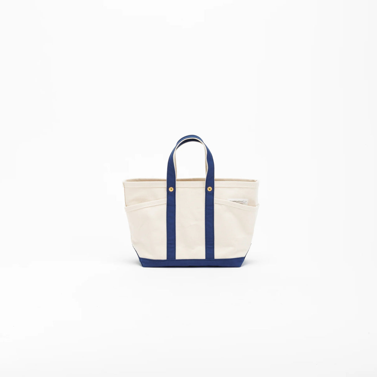 The SUPERIOR LABOR Mini Tote Bag

A simple, timeless canvas bag designed for everyday life.

Its compact size is just right for daily essentials, while the four outer pockets keep your glasses, keys, favorite pens, or notebook neatly organized.

They make it easy to stay tidy and add a touch of extra storage without changing the clean look of the bag.

Size: W37×H23.5×D12.5cm
Canvas Products
Painted areas may be affected by friction or water, which can cause color transfer. Please handle with care.