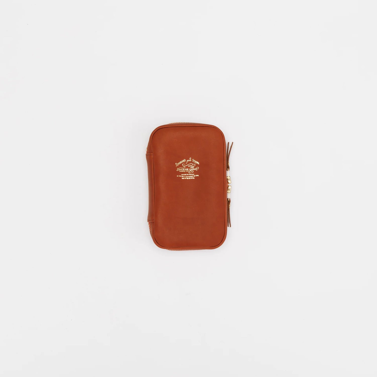 We crafted this leather case for those who love to write —for people who value the quiet moments spent with pen and paper.

Open it up, and on the right side, every surface that touches your precious pens is lined with soft suede, gently protecting them from scratches.&nbsp;On the left, two rows of pockets hold your memo pads, casual pens, or other writing companions, keeping everything neatly in place and ready whenever inspiration strikes.

Size: W13×H20×D4.5cm
About the Leather – Japanese Glove Leather

