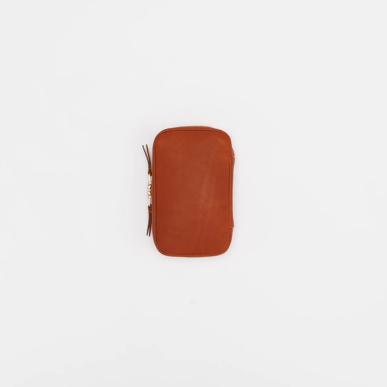 We crafted this leather case for those who love to write —for people who value the quiet moments spent with pen and paper.

Open it up, and on the right side, every surface that touches your precious pens is lined with soft suede, gently protecting them from scratches.&nbsp;On the left, two rows of pockets hold your memo pads, casual pens, or other writing companions, keeping everything neatly in place and ready whenever inspiration strikes.

Size: W13×H20×D4.5cm
About the Leather – Japanese Glove Leather

