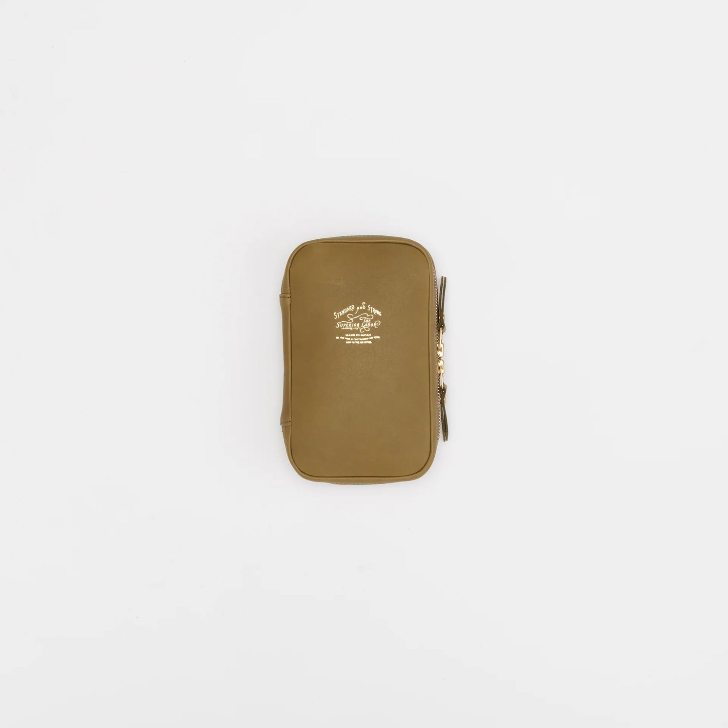We crafted this leather case for those who love to write —for people who value the quiet moments spent with pen and paper.

Open it up, and on the right side, every surface that touches your precious pens is lined with soft suede, gently protecting them from scratches.&nbsp;On the left, two rows of pockets hold your memo pads, casual pens, or other writing companions, keeping everything neatly in place and ready whenever inspiration strikes.

Size: W13×H20×D4.5cm
About the Leather – Japanese Glove Leather

