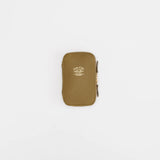 We crafted this leather case for those who love to write —for people who value the quiet moments spent with pen and paper.

Open it up, and on the right side, every surface that touches your precious pens is lined with soft suede, gently protecting them from scratches.&nbsp;On the left, two rows of pockets hold your memo pads, casual pens, or other writing companions, keeping everything neatly in place and ready whenever inspiration strikes.

Size: W13×H20×D4.5cm
About the Leather – Japanese Glove Leather

