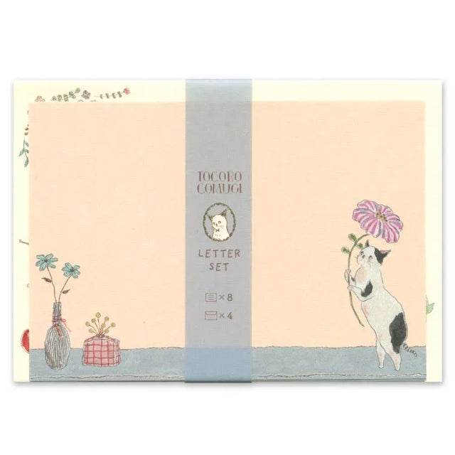 Tocorocomugi Flower Kitty Letter Set

We will deliver the unique daily life of Comugi animals that will make you feel warm and gentle.
A letter set that is conveniently sized and easy to gift to others.
You can enjoy plenty of illustrations with multiple letters and envelopes.