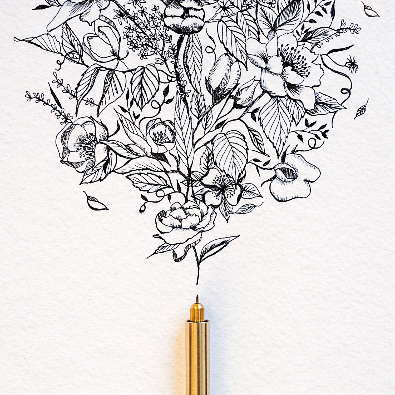 Introducing the Lumos Brass: Special Edition, where exceptional British craftsmanship meets iconic design. Infinitely refillable fineliner, writing, and brush pen, including 11 interchangeable tips. Tom designed the Lumos as an answer to disposable pens. One of the biggest culprits is the humble biro, of which the unfathomable number of 100 Billion now reside in landfill!