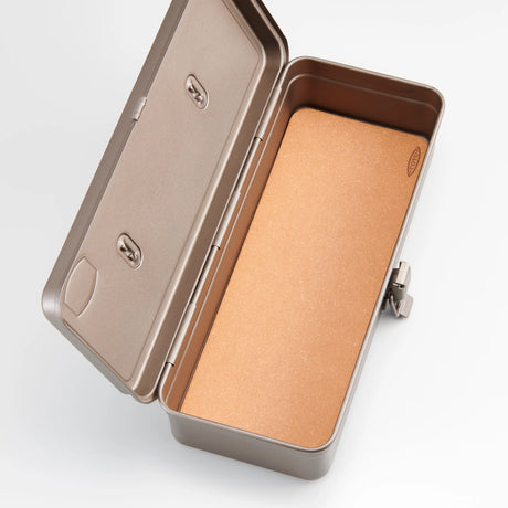 This is a Insole sheet specifically for toolboxes, made from bonded leather by the renowned German company Salamander.

Bonded leather is an environmentally friendly material made by processing leather scraps into fibers, which are then mixed with resin and reprocessed into sheets. It retains the natural texture, durability, and moisture absorption of genuine leather, while also allowing you to enjoy the color changes and patina that develop over time. Due to the characteristics of bonded leather, there may